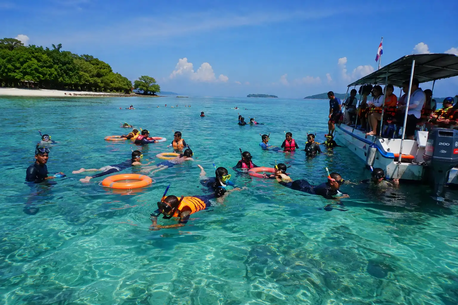 aktivitas rombongan Pulau Seribu