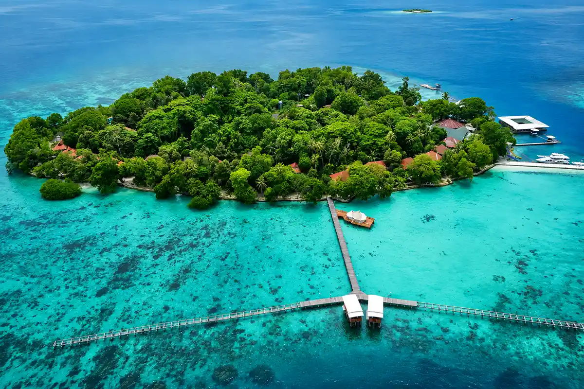 Pulau Putri Resort Kepulauan Seribu dengan suasana resort dan pantai